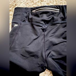 ✨Free with any purchase✨ Fabletics fleece lined leggings XS